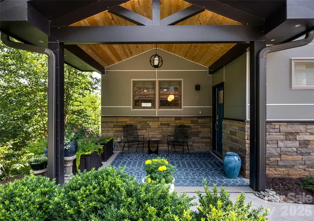 Photo 4 of Townhouse for sale at 409 Kessler Pl, Asheville, NC 28804 | MLS# 4410858 | Listing updated on 2026-09-25