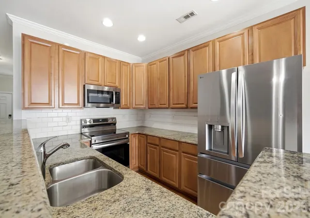 Photo 4 of Townhouse for sale at 13838 Singleleaf Ln, Charlotte, NC 28278 | MLS# 4410883 | Listing updated on 2026-09-25