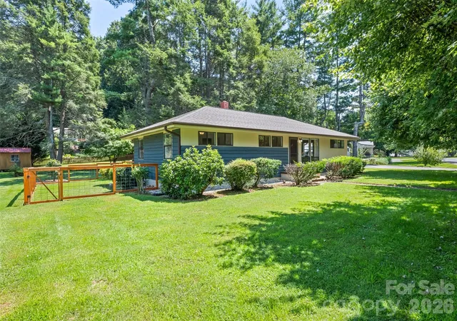 Photo 2 of Single family home for sale at 713 Brown Ave, Waynesville, NC 28786 | MLS# 4410892 | Listing updated on 2026-10-07