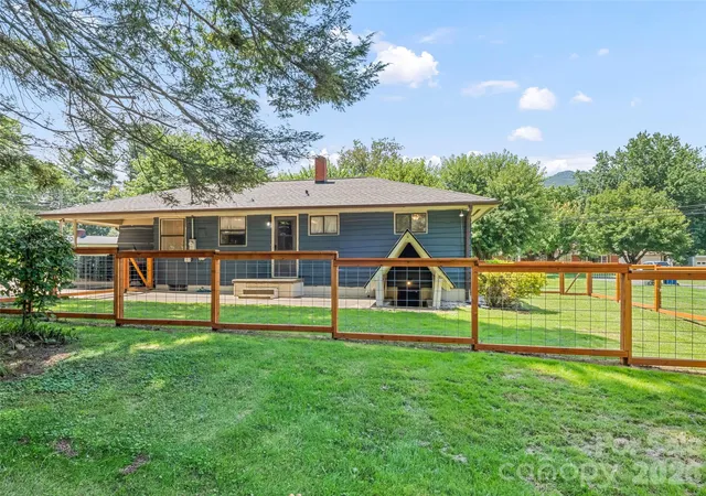 Photo 3 of Single family home for sale at 713 Brown Ave, Waynesville, NC 28786 | MLS# 4410892 | Listing updated on 2026-10-07