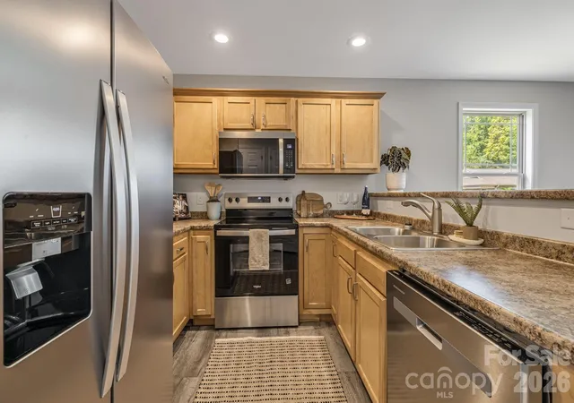 Photo 3 of Single family home for sale at 9 Coral Berry Dr, Candler, NC 28715 | MLS# 4410894 | Listing updated on 2026-09-25