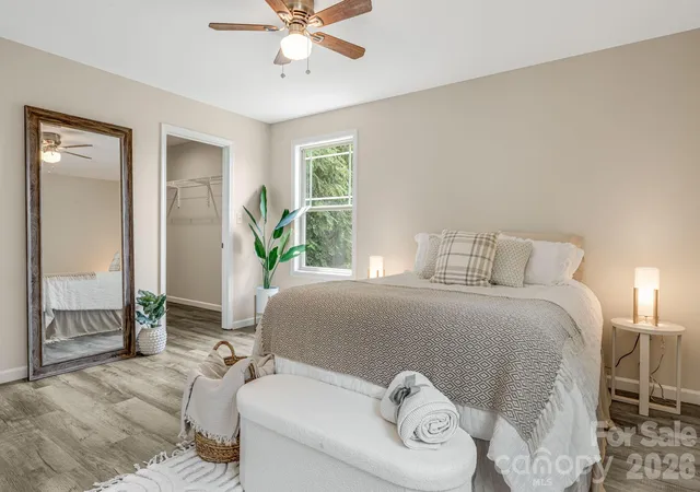 Photo 4 of Single family home for sale at 9 Coral Berry Dr, Candler, NC 28715 | MLS# 4410894 | Listing updated on 2026-09-25