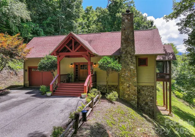 Photo 1 of Single family home for sale at 270 Par 3 Rd, Whittier, NC 28789 | MLS# 4410907 | Listing updated on 2026-08-20