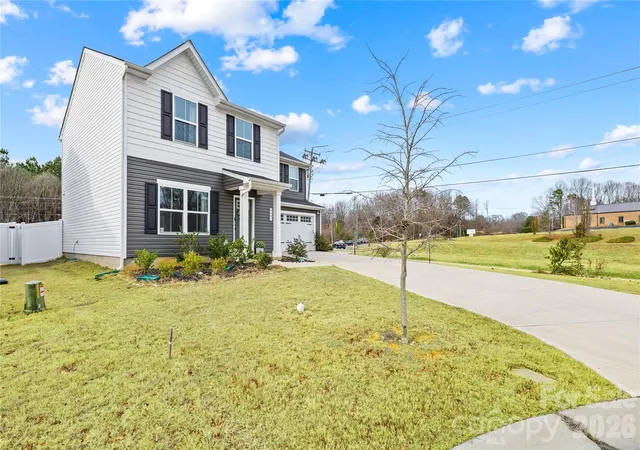 Photo 2 of Single family home for sale at 527 Millstone Dr, Edgemoor, SC 29712 | MLS# 4410930 | Listing updated on 2026-08-29
