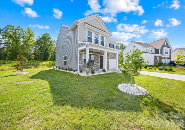 Photo 3 of Single family home for sale at 527 Millstone Dr, Edgemoor, SC 29712 | MLS# 4410930 | Listing updated on 2026-08-29