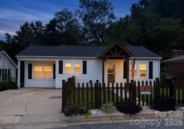 1st image of 416 Edgewood Dr Sw, Lenoir, NC 28645 | MLS# 4410934