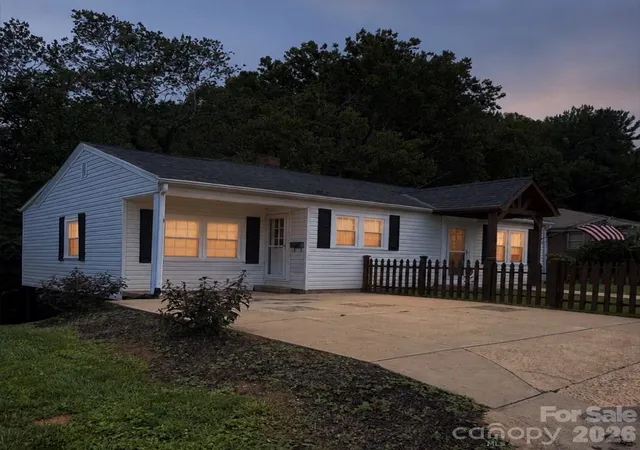 2nd image of 416 Edgewood Dr Sw, Lenoir, NC 28645 | MLS# 4410934