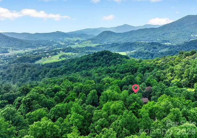 Photo 3 of Single family home for sale at 142 Marquis Ln, Waynesville, NC 28785 | MLS# 4410943 | Listing updated on 2026-08-29