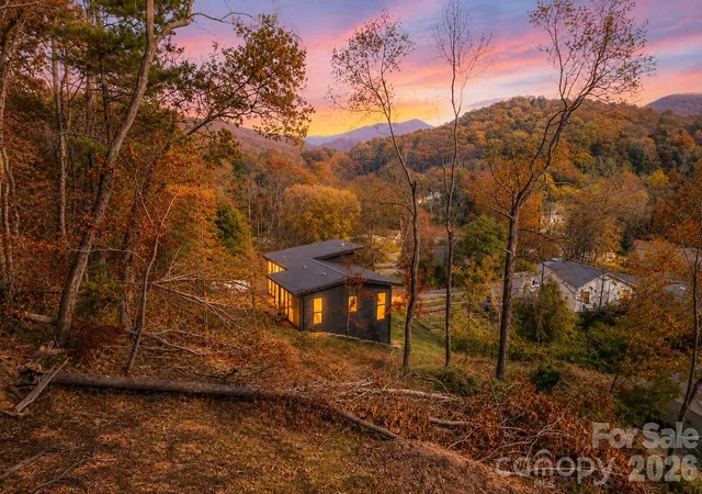 3rd image of 13 Bassett Rd, Asheville, NC 28804 | MLS# 4410962