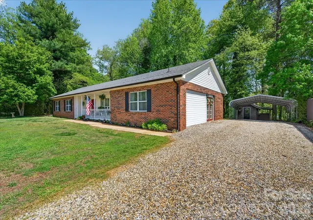 Photo 2 of Single family home for sale at 7142 Little Mountain Rd, Sherrills Ford, NC 28673 | MLS# 4410968 | Listing updated on 2026-08-04