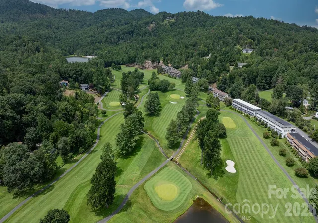 Listing Photo 2 - Condo for sale in building located at 263 Fairway Ln, Spruce Pine, NC 28777 - Unit #D