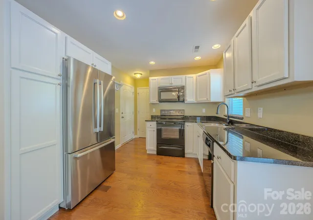 3rd image of 19 Barnett Shoals Dr, Weaverville, NC 28787 | MLS# 4410988