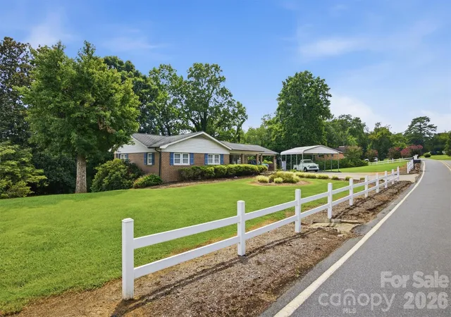 2nd image of 2711 Fairway Acres Cir, Lenoir, NC 28645 | MLS# 4410989
