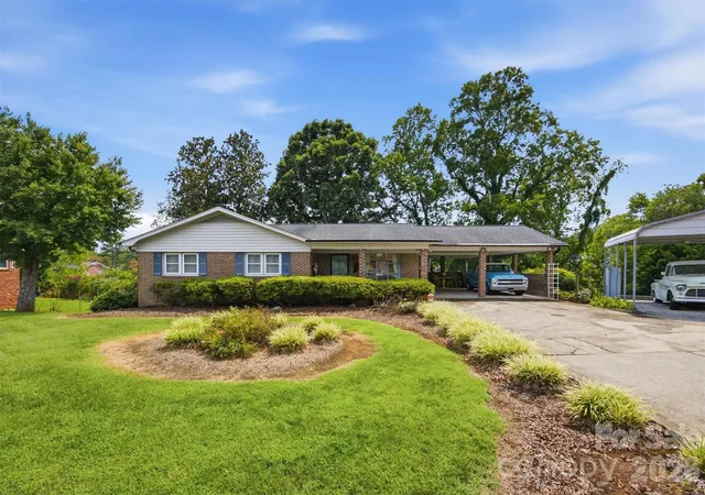 3rd image of 2711 Fairway Acres Cir, Lenoir, NC 28645 | MLS# 4410989