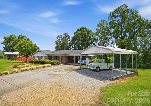 4th image of 2711 Fairway Acres Cir, Lenoir, NC 28645 | MLS# 4410989