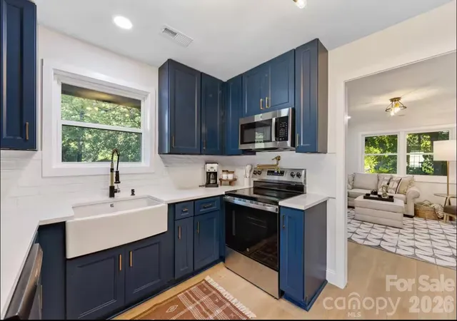 Listing Photo 5 - Condo for sale in building located at 3445/3447 Tappan Pl, Charlotte, NC 28205