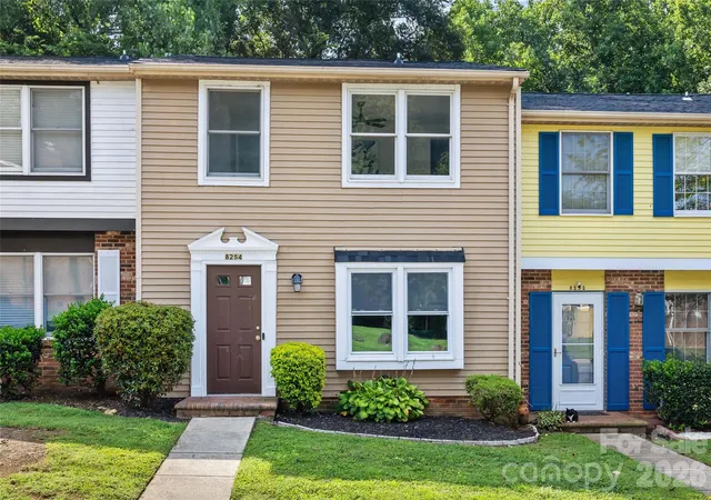 Townhouse for sale at 8254 Knights Brg Rd, Charlotte, NC 28210 | MLS# 4411000
