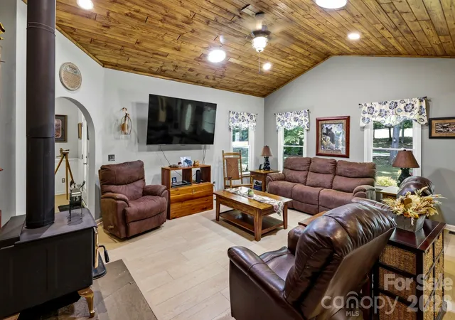 Photo 3 of Single family home for sale at 221 Willow Lakes Dr, Rutherfordton, NC 28139 | MLS# 4411005 | Listing updated on 2026-10-10