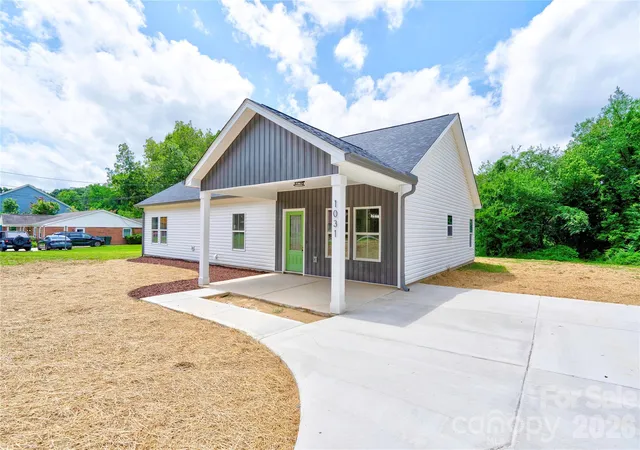 Photo 1 of Single family home for sale at 1031 Laurel Ln, Gastonia, NC 28054 | MLS# 4411014 | Listing updated on 2026-08-05