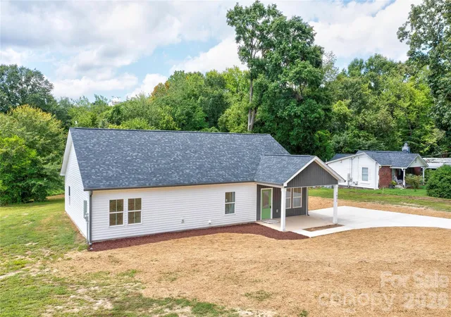 Photo 2 of Single family home for sale at 1031 Laurel Ln, Gastonia, NC 28054 | MLS# 4411014 | Listing updated on 2026-08-05