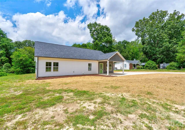 Photo 3 of Single family home for sale at 1031 Laurel Ln, Gastonia, NC 28054 | MLS# 4411014 | Listing updated on 2026-08-05