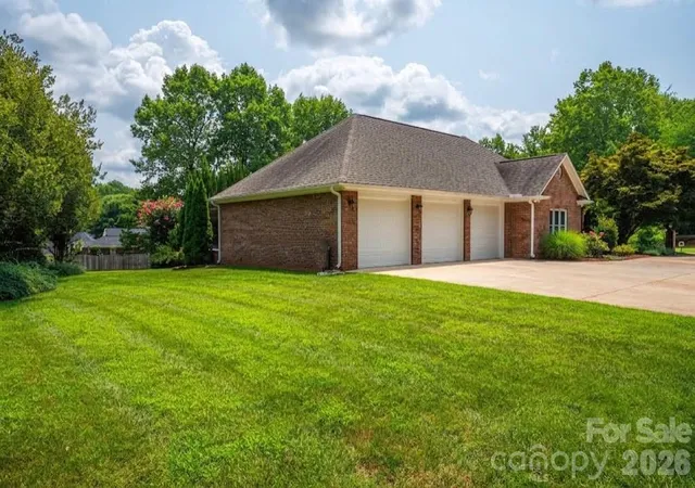 Photo 3 of Single family home for sale at 5023 Samuel Pinckney Dr, Belmont, NC 28012 | MLS# 4411025 | Listing updated on 2026-10-01
