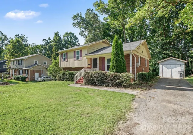2nd image of 6209 Springfield Dr, Charlotte, NC 28212 | MLS# 4411035