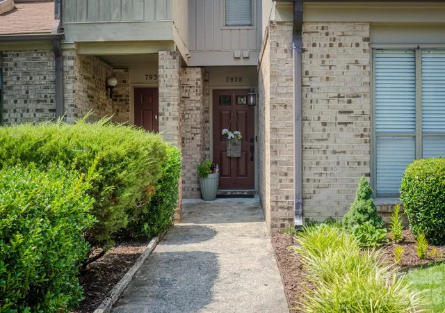 Townhouse for sale at 7928 Charter Oak Ln, Charlotte, NC 28226 | MLS# 4411036