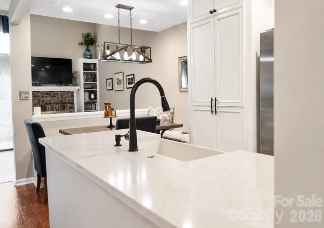 Photo 4 of Townhouse for sale at 7928 Charter Oak Ln, Charlotte, NC 28226 | MLS# 4411036 | Listing updated on 2026-10-02