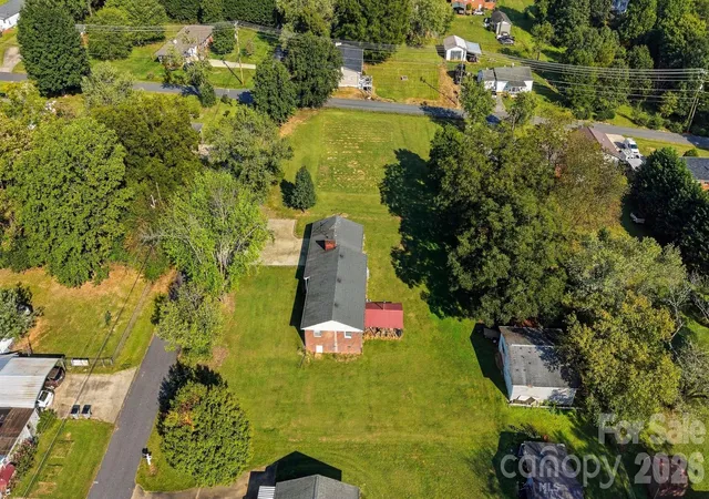 Photo 2 of Single family home for sale at 605 Lincoln Ln, Lenoir, NC 28645 | MLS# 4411038 | Listing updated on 2026-10-04