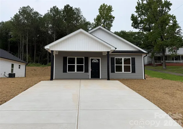 Photo 1 of Single family home for sale at 509 N Washington St, Wadesboro, NC 28170 | MLS# 4411041 | Listing updated on 2026-09-14