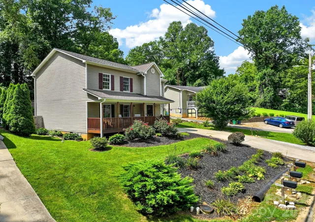 Photo 3 of Single family home for sale at 47 Royal Oaks Rd, Arden, NC 28704 | MLS# 4411047 | Listing updated on 2026-09-14