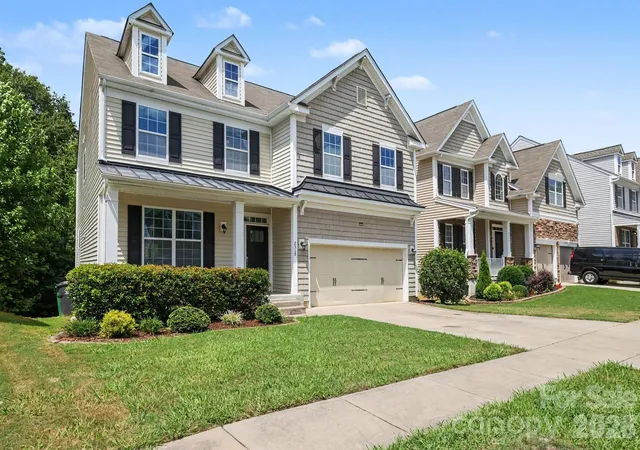 Photo 3 of Single family home for sale at 2318 Sonoma Valley Dr, Charlotte, NC 28214 | MLS# 4411062 | Listing updated on 2026-10-01
