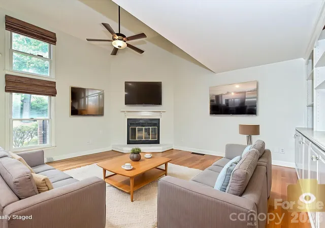 Photo 3 of Condo for sale at 801 Lexington Ave, Charlotte, NC 28203 | MLS# 4411068 | Listing updated on 2026-08-29