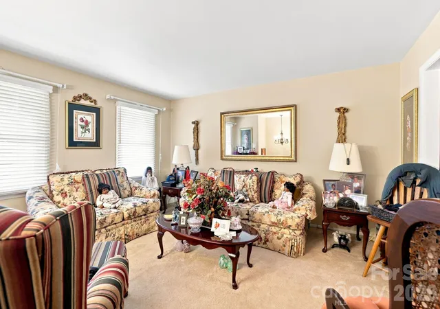 2nd image of 5914 Quiet Cove Ct, Charlotte, NC 28215 | MLS# 4411070
