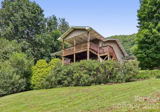 Photo 1 of Single family home for sale at 169 Highview Dr, Maggie Valley, NC 28751 | MLS# 4411083 | Listing updated on 2026-09-04