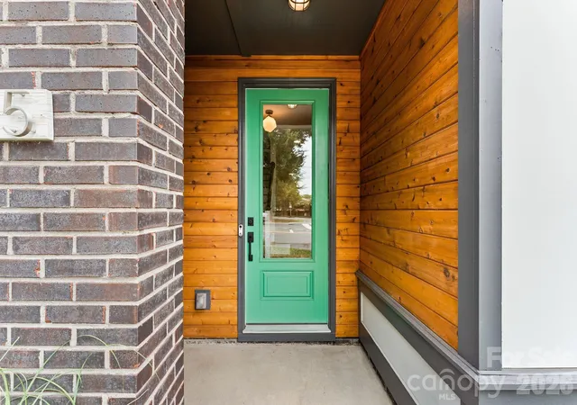 Photo 3 of Townhouse for sale at 3015 Kalex Ct, Charlotte, NC 28204 | MLS# 4411087 | Listing updated on 2026-09-25