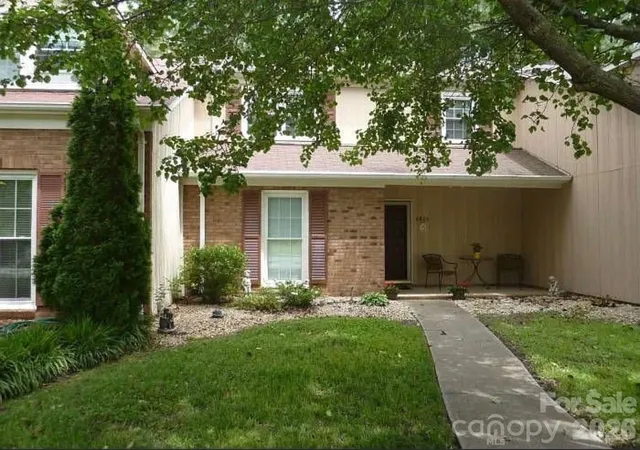 Townhouse for sale at 6805 Cabot Cir, Charlotte, NC 28226 | MLS# 4411106