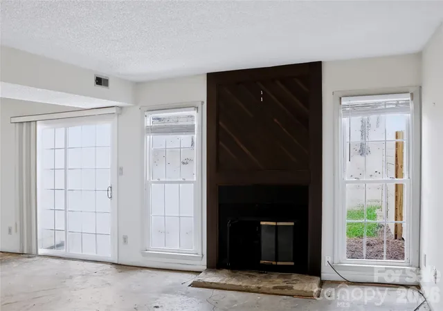 Photo 3 of Townhouse for sale at 6805 Cabot Cir, Charlotte, NC 28226 | MLS# 4411106 | Listing updated on 2026-09-22