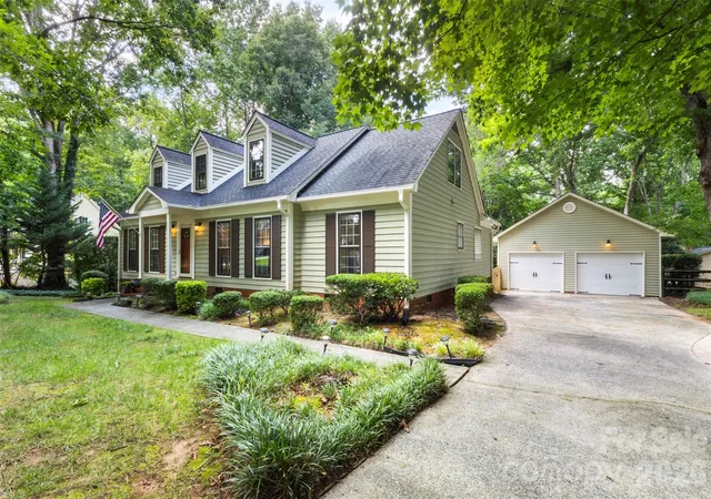 3rd image of 3022 Butter Churn Ln, Matthews, NC 28105 | MLS# 4411109