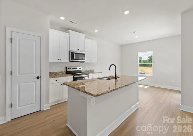 Photo 4 of Single family home for sale at 3318 Yorkshire Dr, Gastonia, NC 28052 | MLS# 4411111 | Listing updated on 2026-08-05