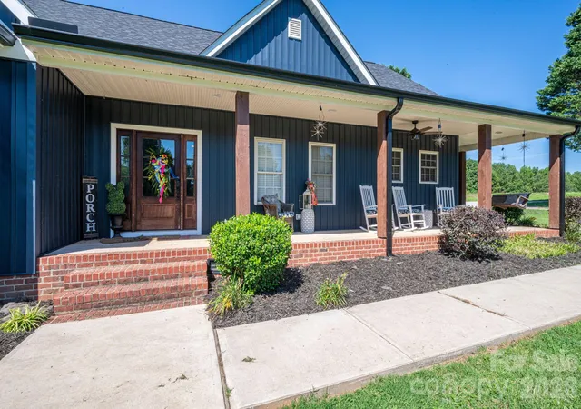 Photo 4 of Single family home for sale at 949 Cat Sq Rd, Vale, NC 28168 | MLS# 4411115 | Listing updated on 2026-08-25