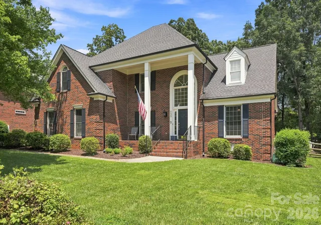 Photo 1 of Single family home for sale at 4620 Fairvista Dr, Charlotte, NC 28269 | MLS# 4411125 | Listing updated on 2026-09-19