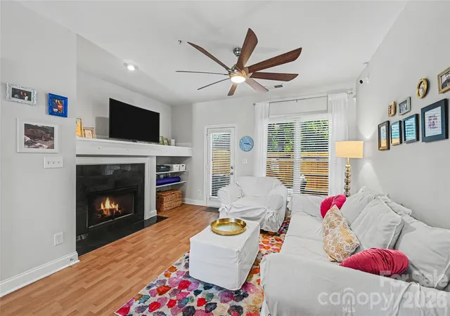 Listing Photo 4 - Condo for sale in building located at 1043 Park W Dr, Charlotte, NC 28209