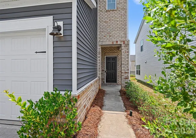 Photo 3 of Single family home for sale at 527 Palmarosa St, Fort Mill, SC 29715 | MLS# 4411138 | Listing updated on 2026-09-12