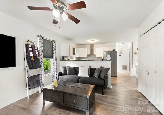 Photo 3 of Single family home for sale at 100 Victoria Springs Dr, Flat Rock, NC 28731 | MLS# 4411140 | Listing updated on 2026-10-15