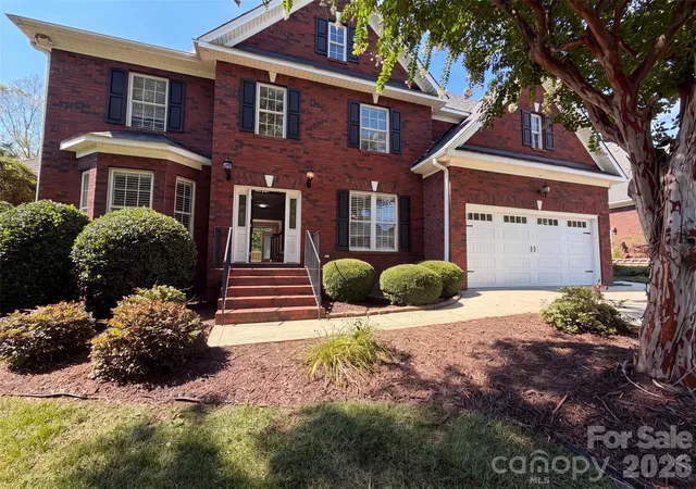 Photo 1 of Single family home for sale at 114 Stirling Hts Ln, Fort Mill, SC 29715 | MLS# 4411144 | Listing updated on 2026-09-22