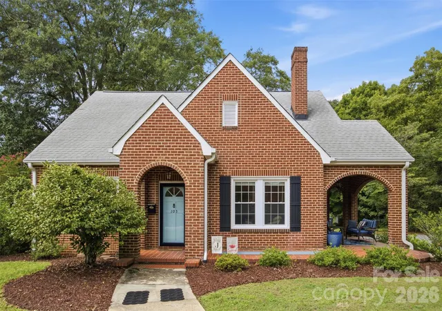 1st image of 105 S Maple St, Dallas, NC 28034 | MLS# 4411157