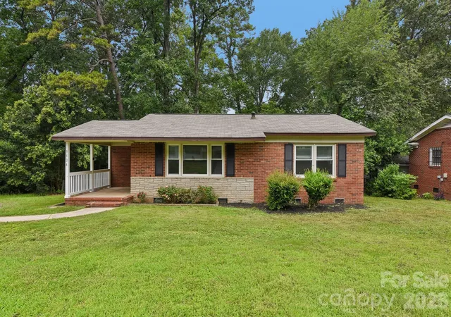 Photo 1 of Single family home for sale at 3624 Sargeant Dr, Charlotte, NC 28217 | MLS# 4411158 | Listing updated on 2026-10-12