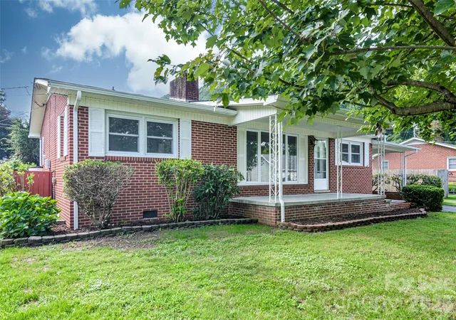 2nd image of 32 Kathy Dr, Waynesville, NC 28786 | MLS# 4411160